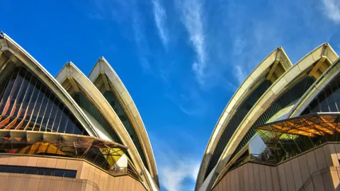 杨希感恩邵佳一陪伴：并肩前行，见证国内足球场上的飞跃瞬间！