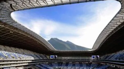 【独家速报】莱切球星卡马尔达紧急手术，右肩伤势令其休战三月！